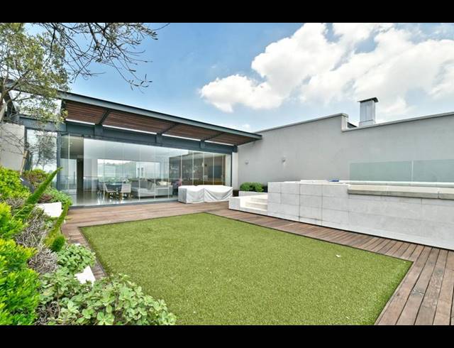 4 BEDROOM APARTMENT FOR SALE IN HOUGHTON